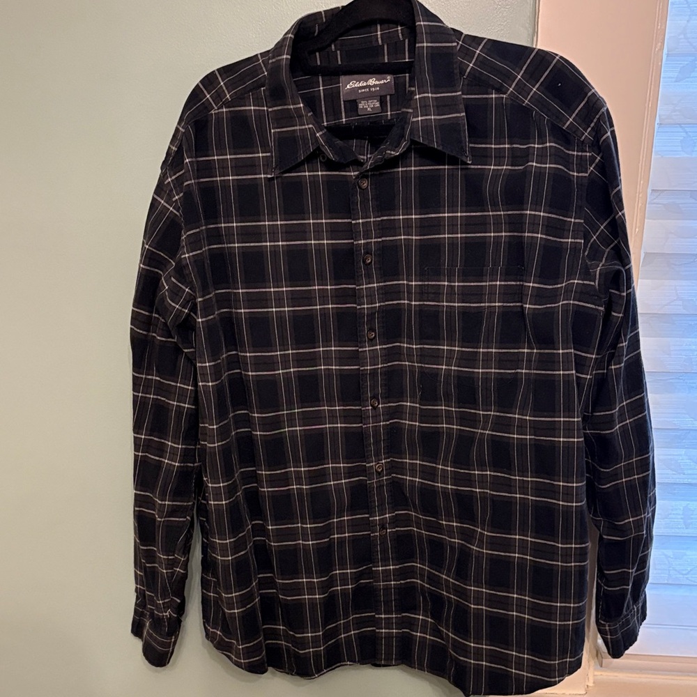Eddie Bauer Men’s XL Plaid Flannel Button Down Shirt Black Gray Casual